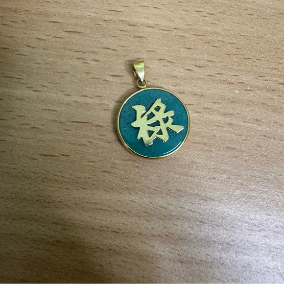 Chinese Gold and Jade Green Round Pendant - Picture 5 of 5